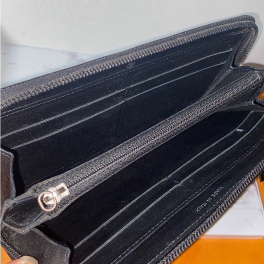SOLDAuthentic CHANEL Zippy Wallet - Picture 12 of 16
